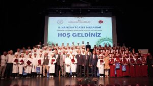 Çorlu’da örgün eğitimle birlikte hafız olan 69 öğrenci icazet sevinci yaşadı