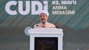 İnsanlığın kurtuluşu, peygamberlerin yolunu ve rehberliğini benimsemekten geçmektedir